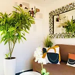 Un Nid A Tropez Апартаменты *
