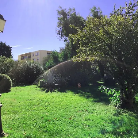 아파트 Un Nid A Tropez *